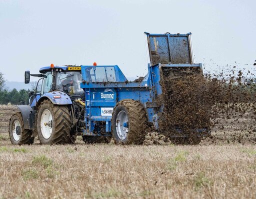 15 tonne Bunning Rear Discharge Muckspreader