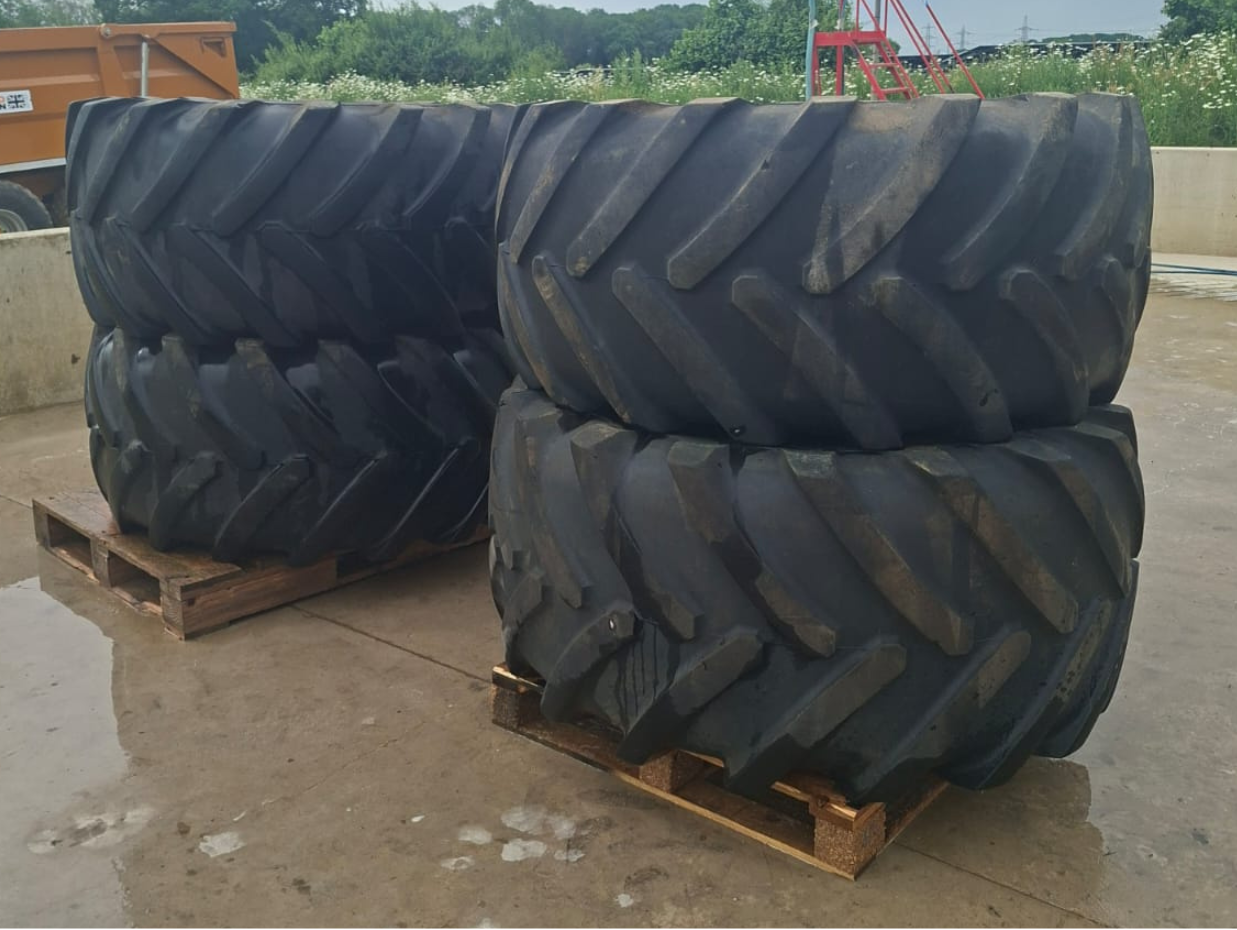 750/65 R26 tyres stacked on each other