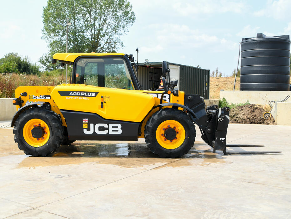 JCB 525-60 AgriSuper Telehandler on washbay