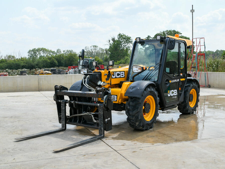 JCB 525-60 AgriSuper Telehandler on washbay