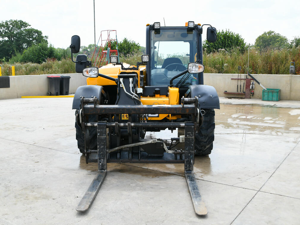 JCB 525-60 AgriSuper Telehandler on washbay