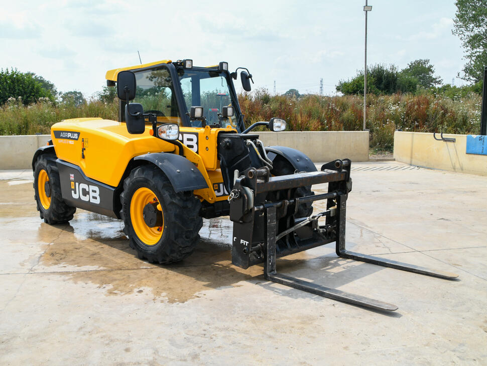 JCB 525-60 AgriSuper Telehandler on washbay