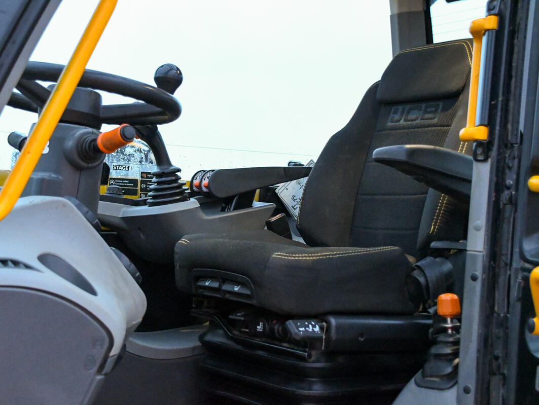2024 JCB 542-70 AgriXtra 