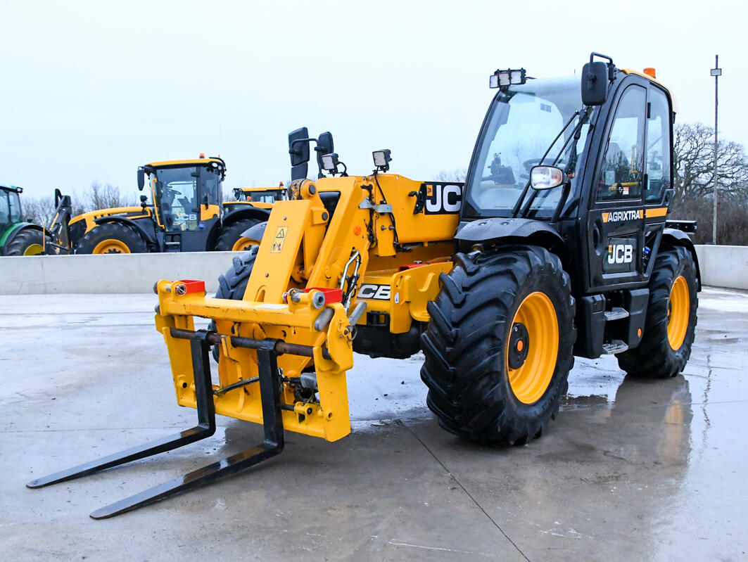 2024 JCB 542-70 AgriXtra 