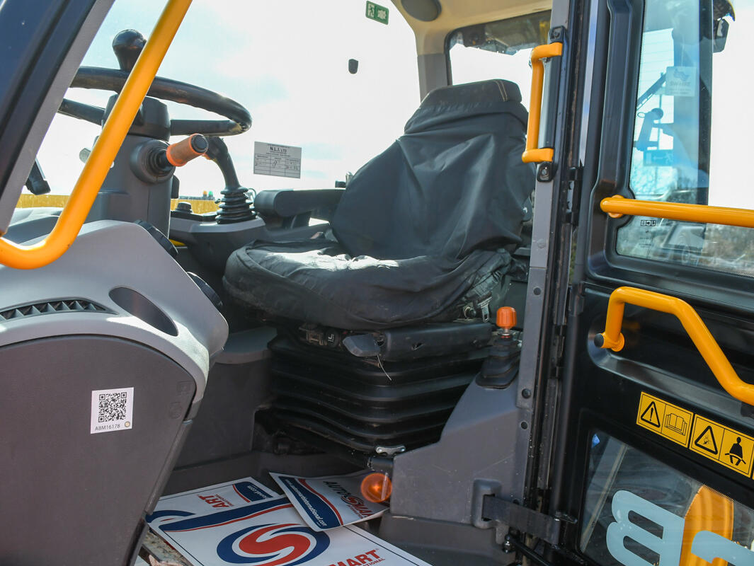 542-70 Agri Xtra Telehandler on a washbay
