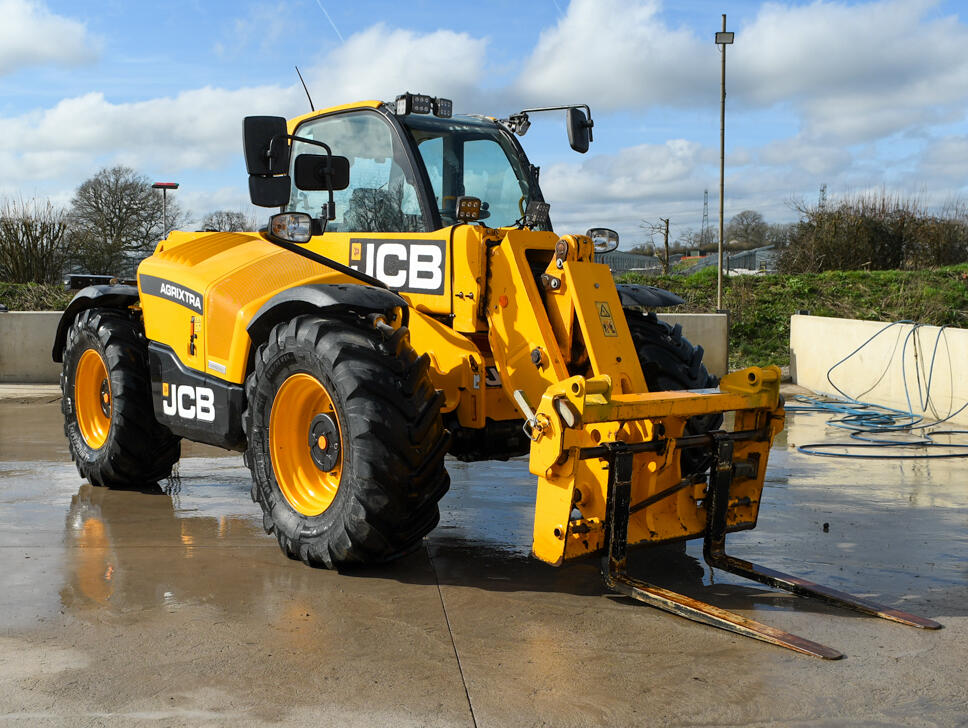 542-70 Agri Xtra Telehandler on a washbay