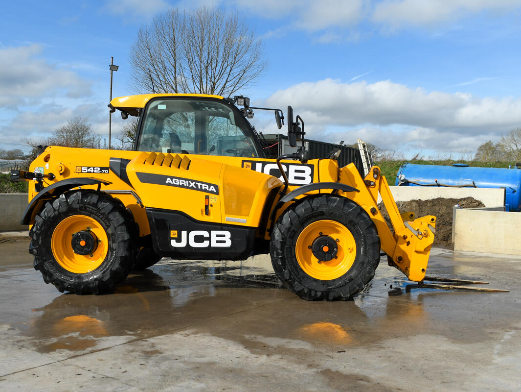 542-70 Agri Xtra Telehandler on a washbay
