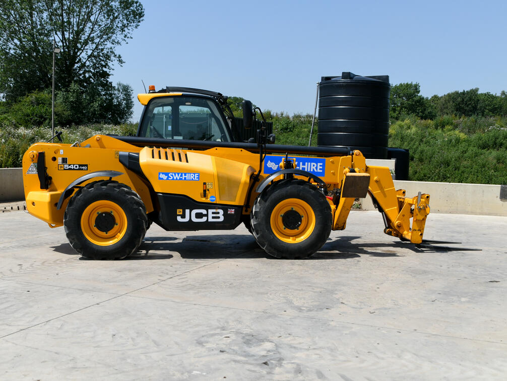 2021 JCB 540-140 Hi Viz on a wash bay