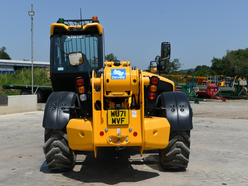 2021 JCB 540-140 Hi Viz on a wash bay