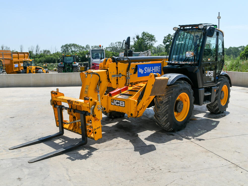 2021 JCB 540-140 Hi Viz on a wash bay