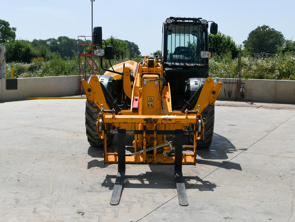 2021 JCB 540-140 Hi Viz on a wash bay