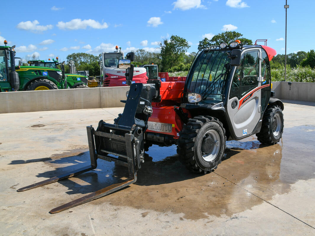 Manitou MT625 telehandler on a wash bay