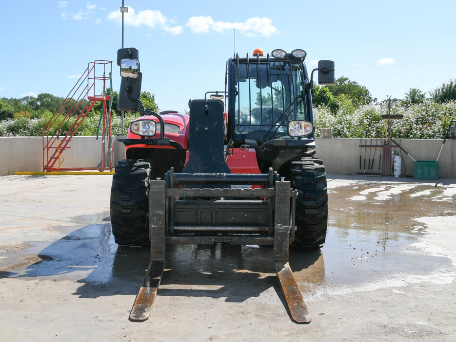 Manitou MT625 telehandler on a wash bay