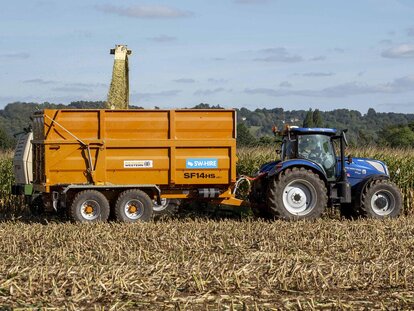 SW Hire Richard Western SF14HS silage trailer and new Holland Tractor
