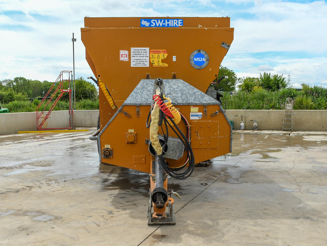 Richard Western SDS24 muckspreader on a wash bay.