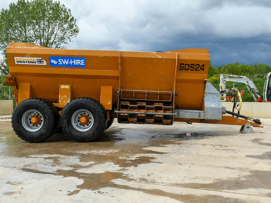 Richard Western SDS24 muckspreader on a wash bay.