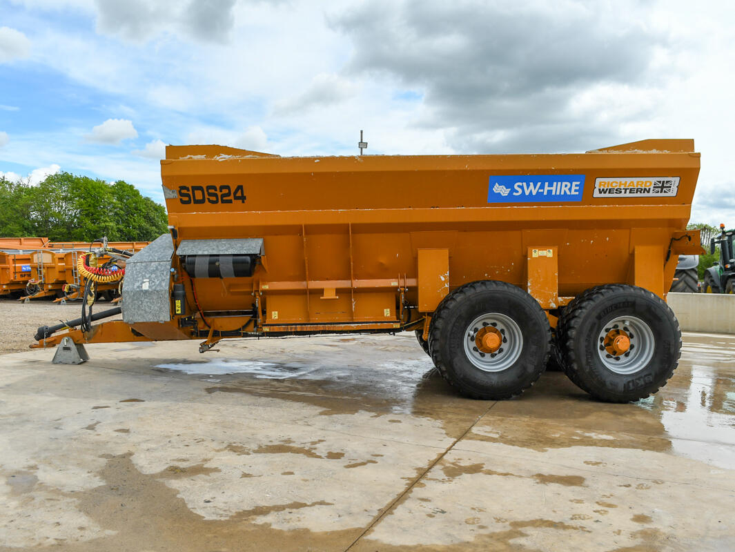 Richard Western SDS24 muckspreader on a wash bay.
