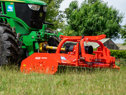 Maschio 2.8m flail topper and John Deere Tractor