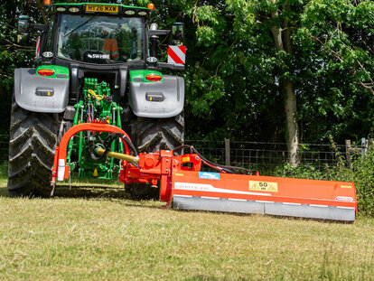 Maschio 2.6m flail giraffa topper rear mounted side arm on a john deere tractor cutting grass