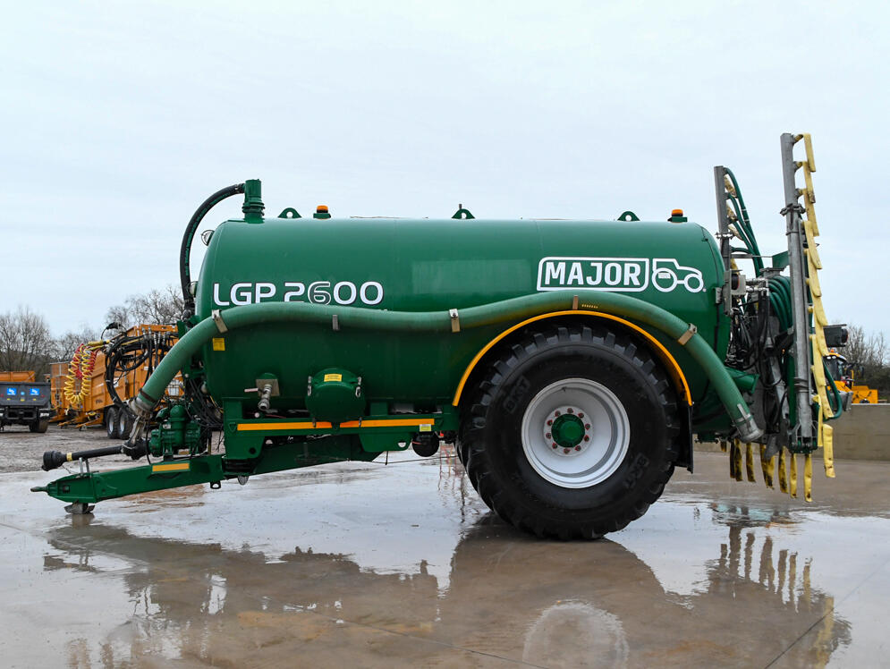 Major LPG2600 Tanker with dribble bar and loading arm