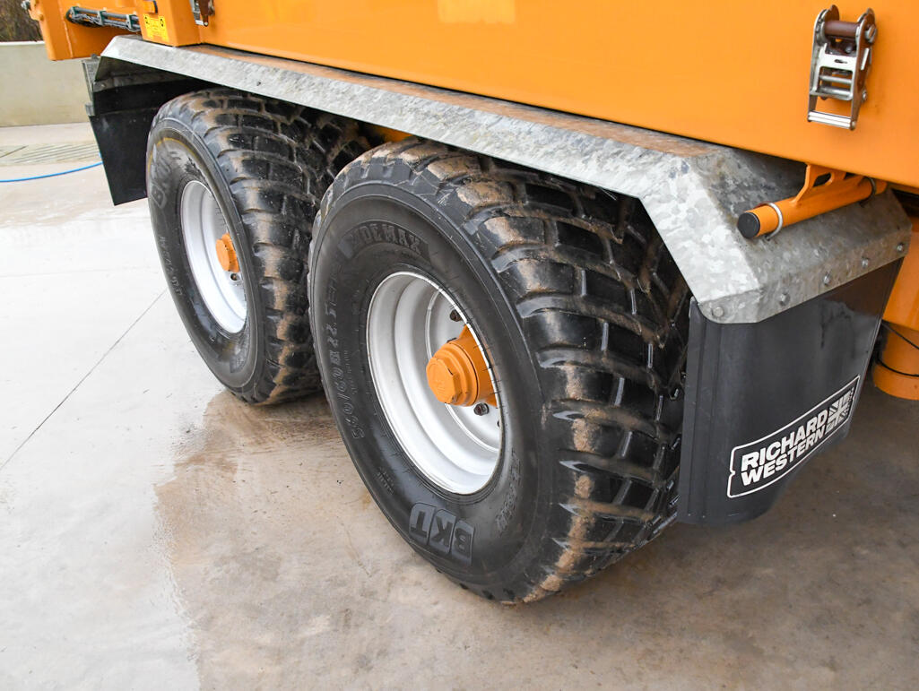 2021 Richard Western SF16HS Grain Trailer