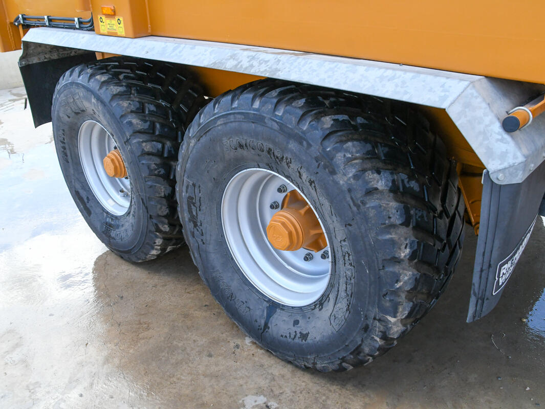 2023 Richard Western GSF14HS Grain Trailer on wash bay