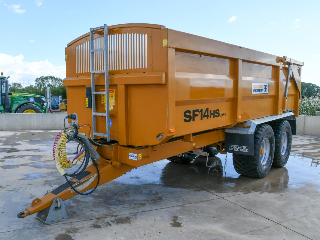 2023 Richard Western GSF14HS Grain Trailer on wash bay