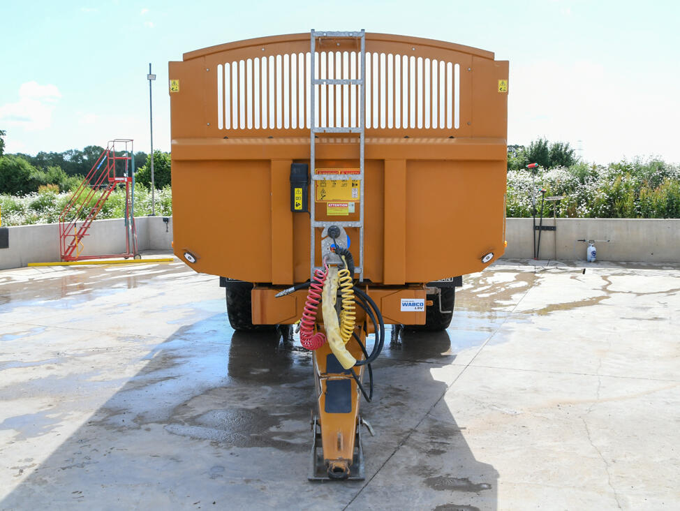 2023 Richard Western GSF14HS Grain Trailer on wash bay