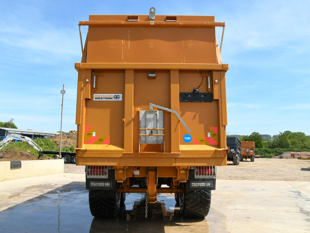 SF18HS 18t Silage Trailer on a wash bay