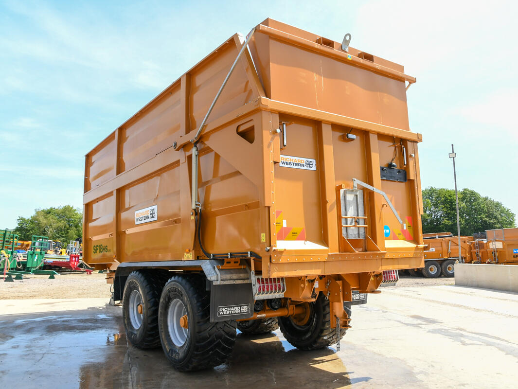SF18HS 18t Silage Trailer on a wash bay