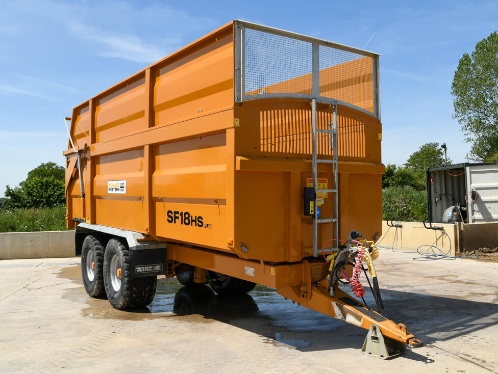Richard Western SF18HS Silage trailer on a wash bay