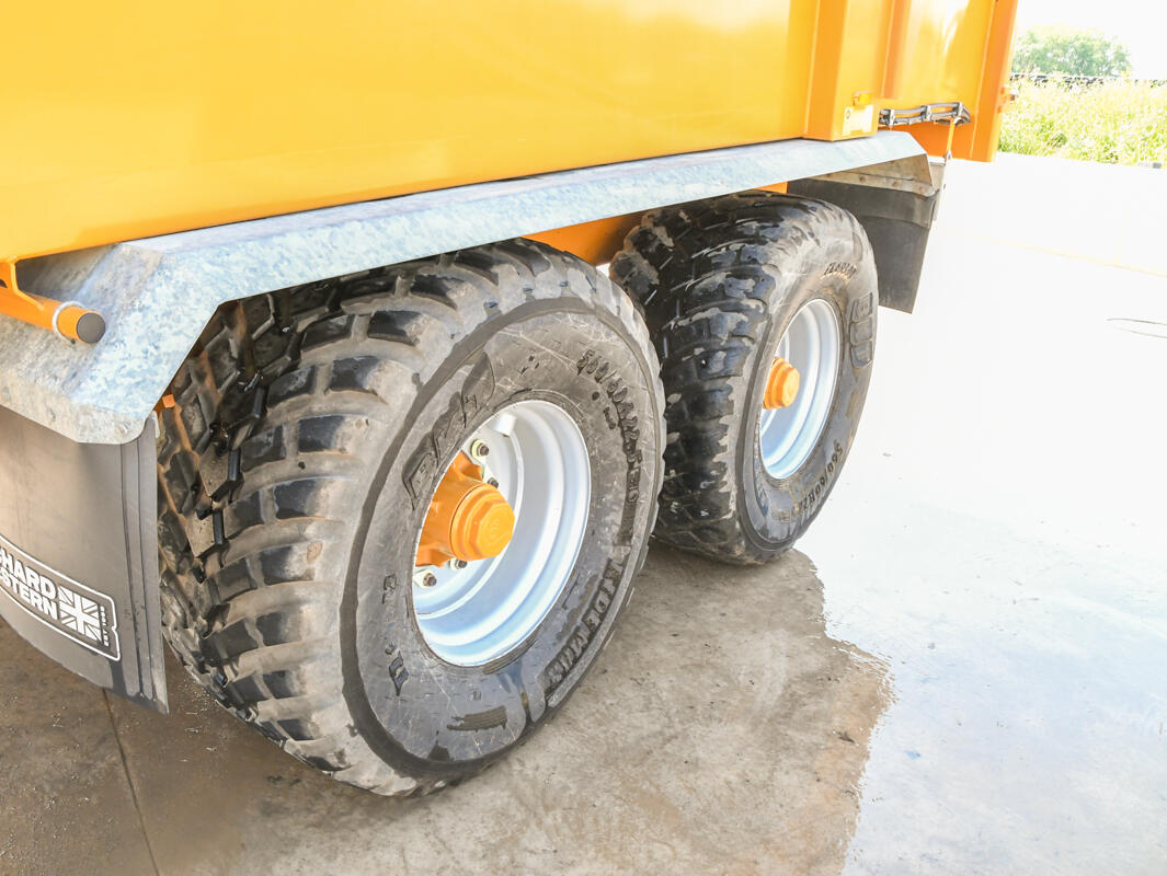 Richard Western SF18HS Silage trailer on a wash bay
