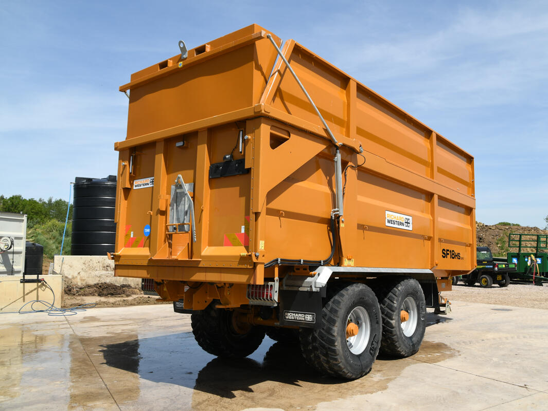 Richard Western SF18HS Silage trailer on a wash bay