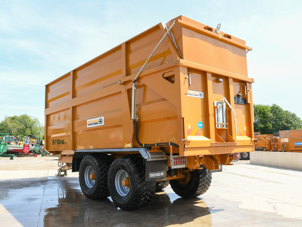 Richard Western SF18HS Silage trailer on a wash bay