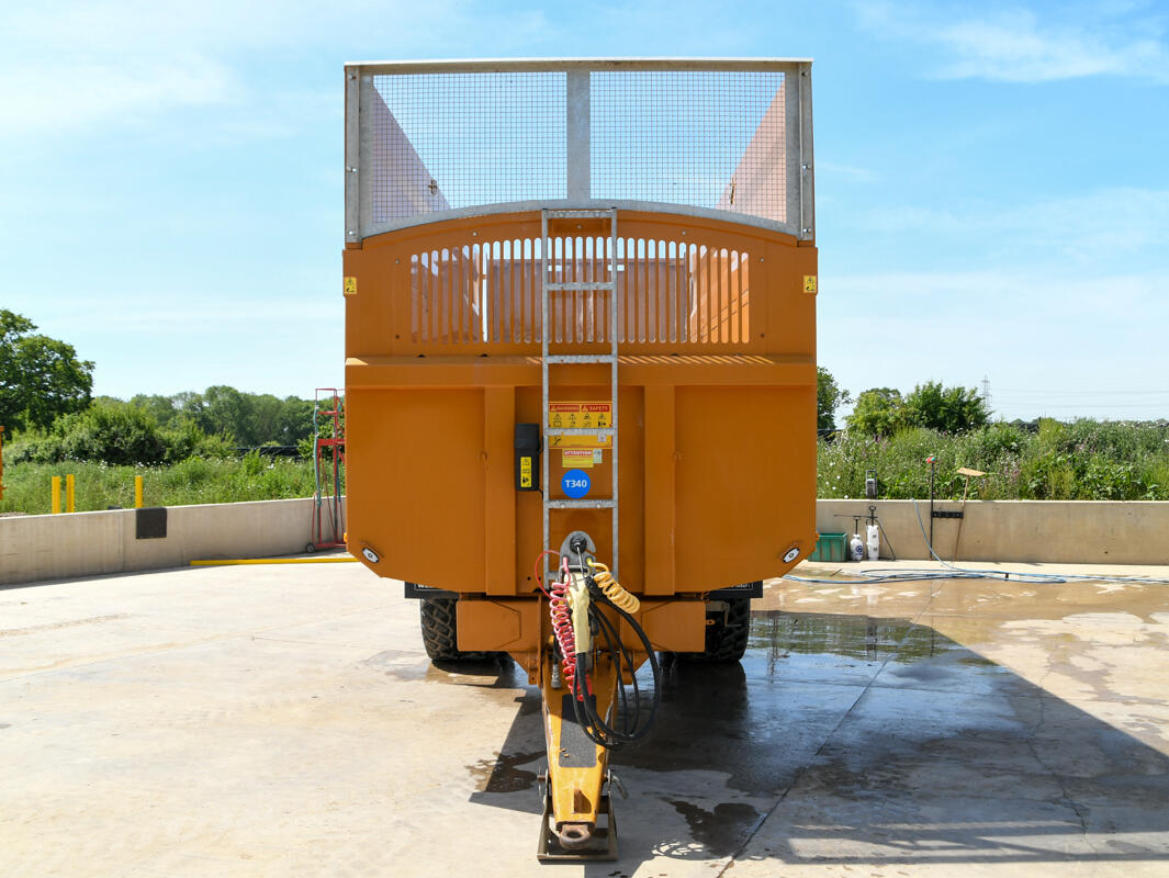 Richard Western SF18HS Silage trailer on a wash bay