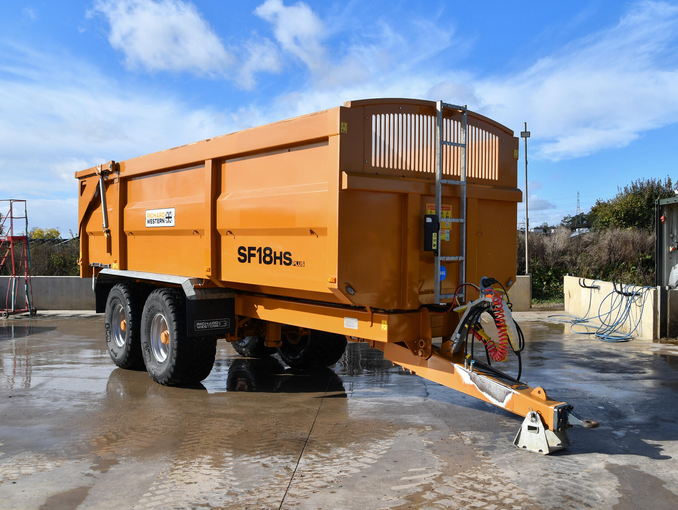 SF18HS Richard Western Grain Trailer on a concrete pad