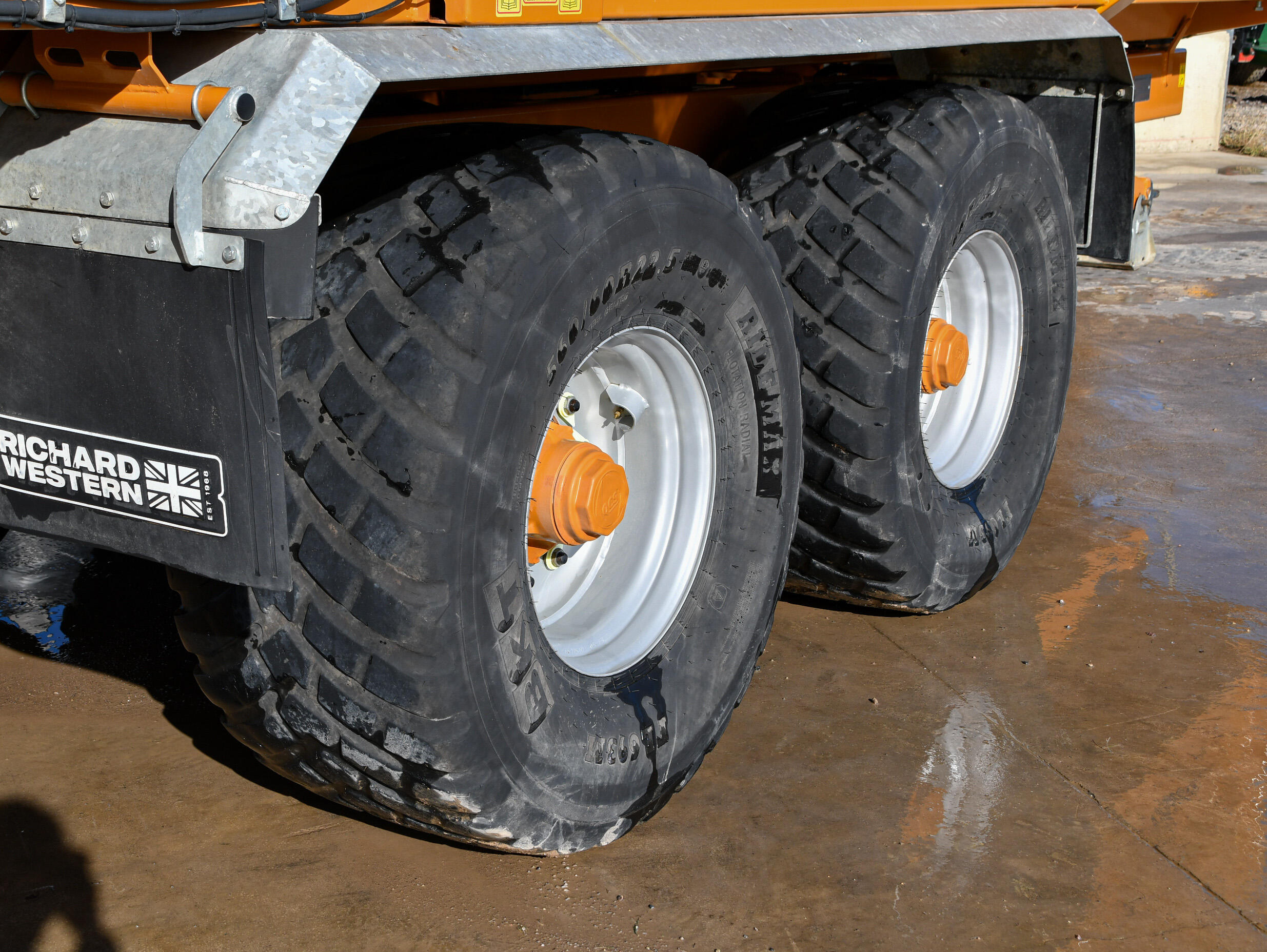 SF18HS Richard Western Grain Trailer on a concrete pad