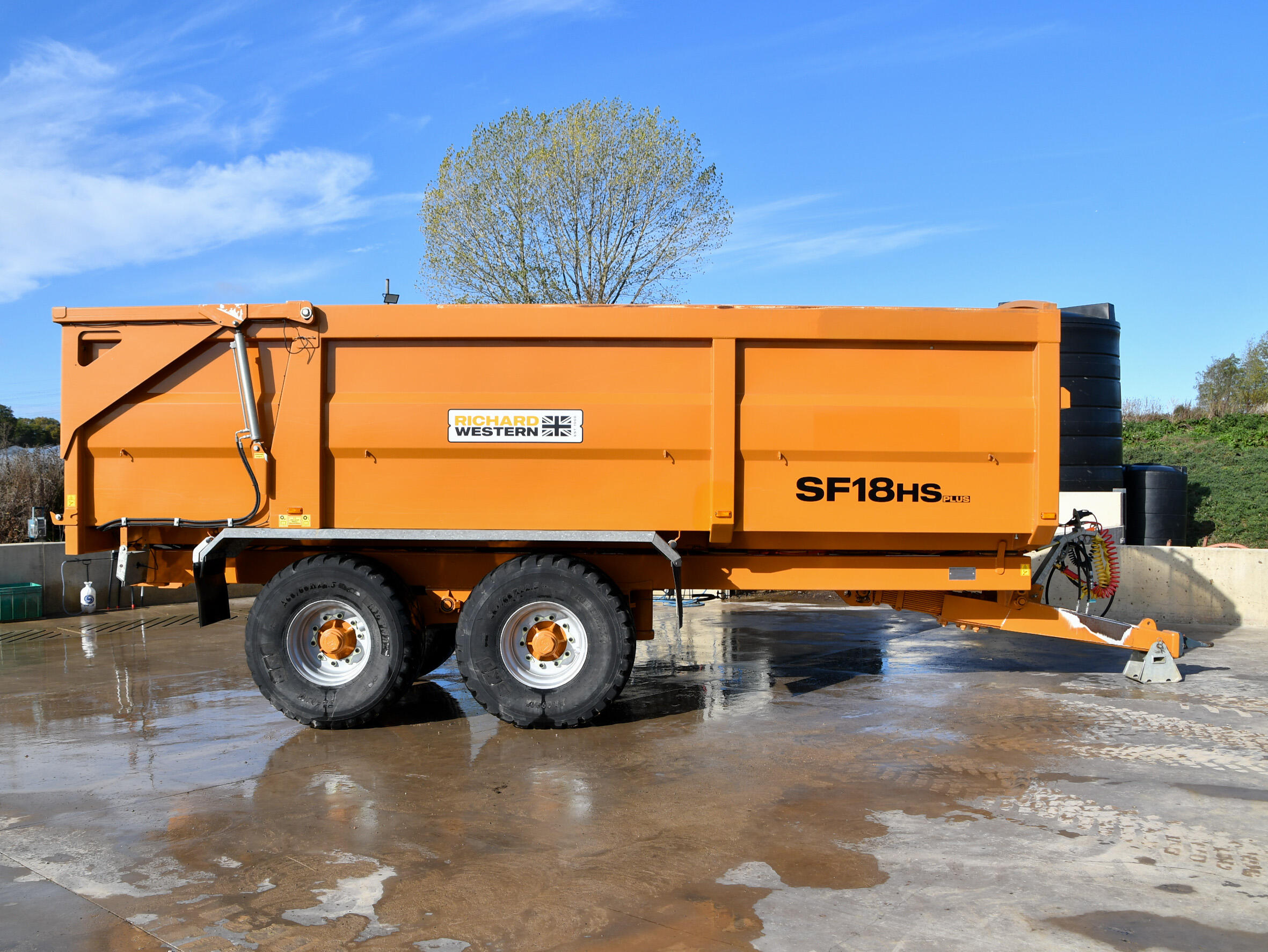 SF18HS Richard Western Grain Trailer on a concrete pad
