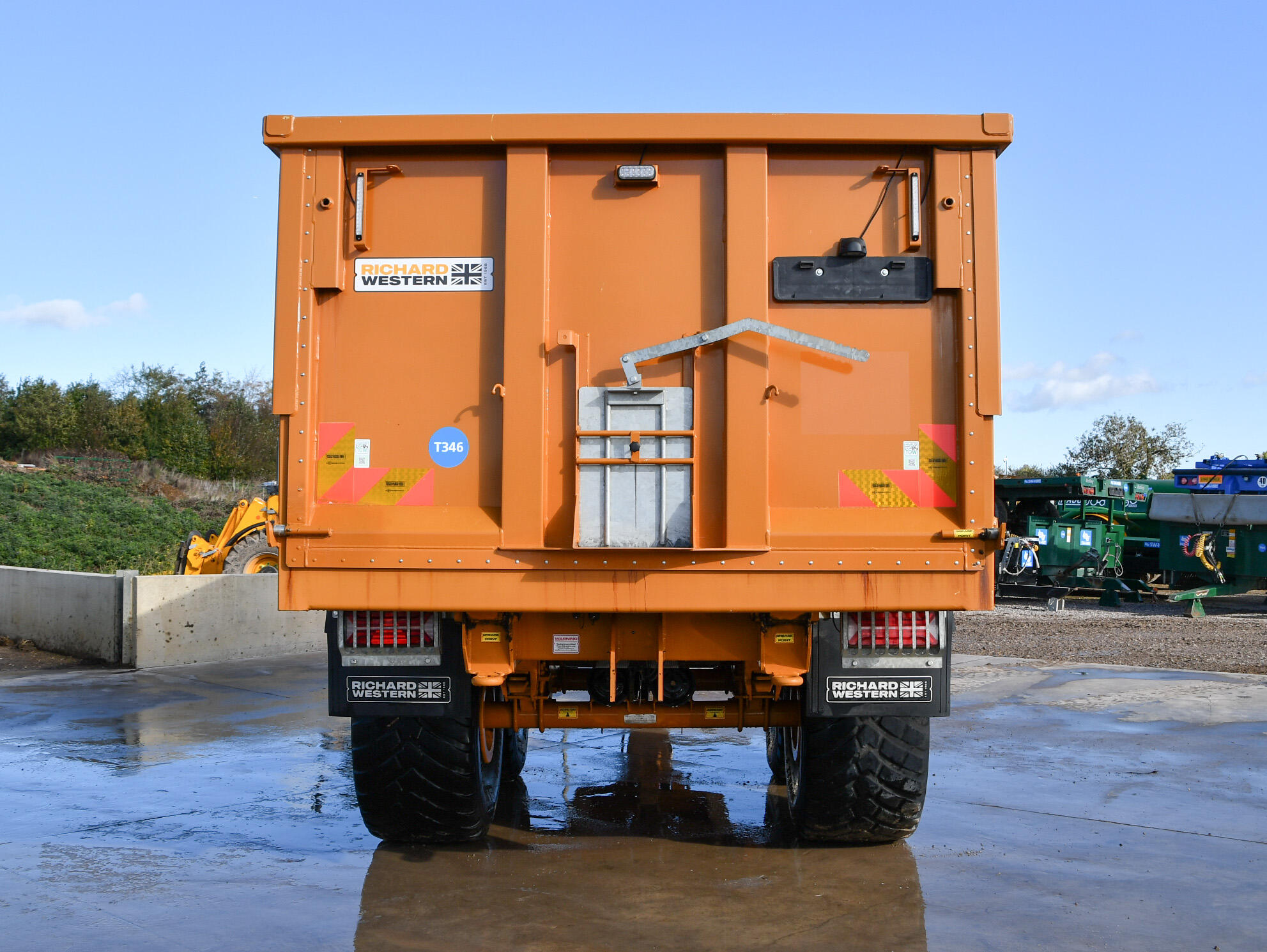 SF18HS Richard Western Grain Trailer on a concrete pad