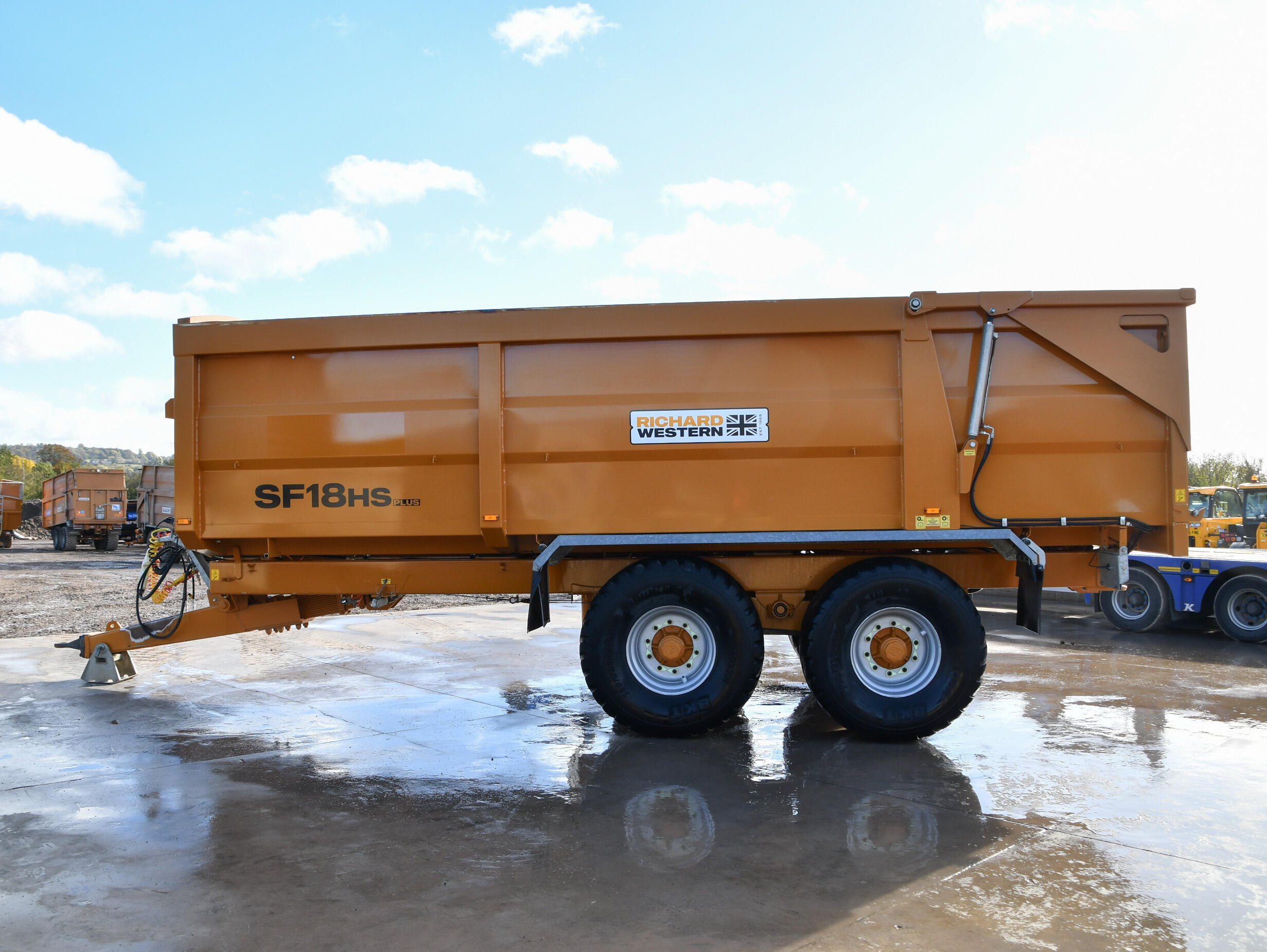 SF18HS Richard Western Grain Trailer on a concrete pad