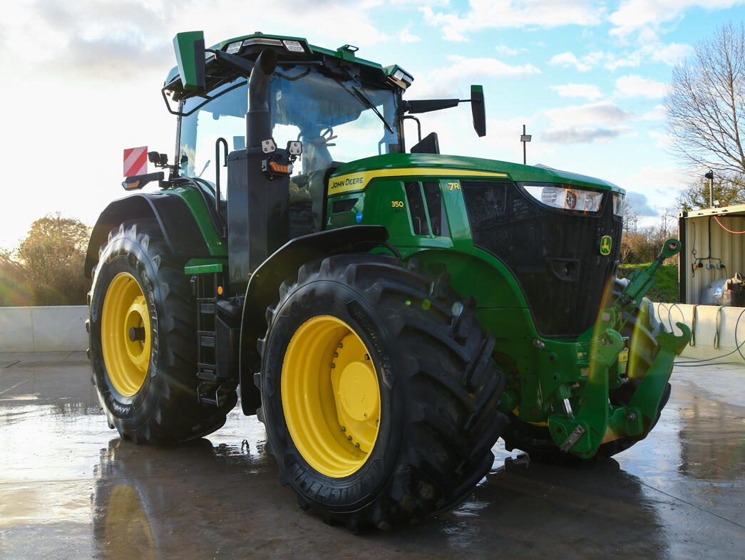 John Deere 7R350