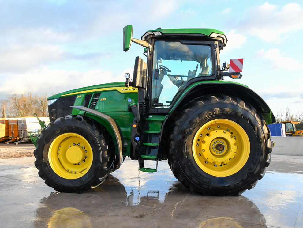 John Deere 7R350