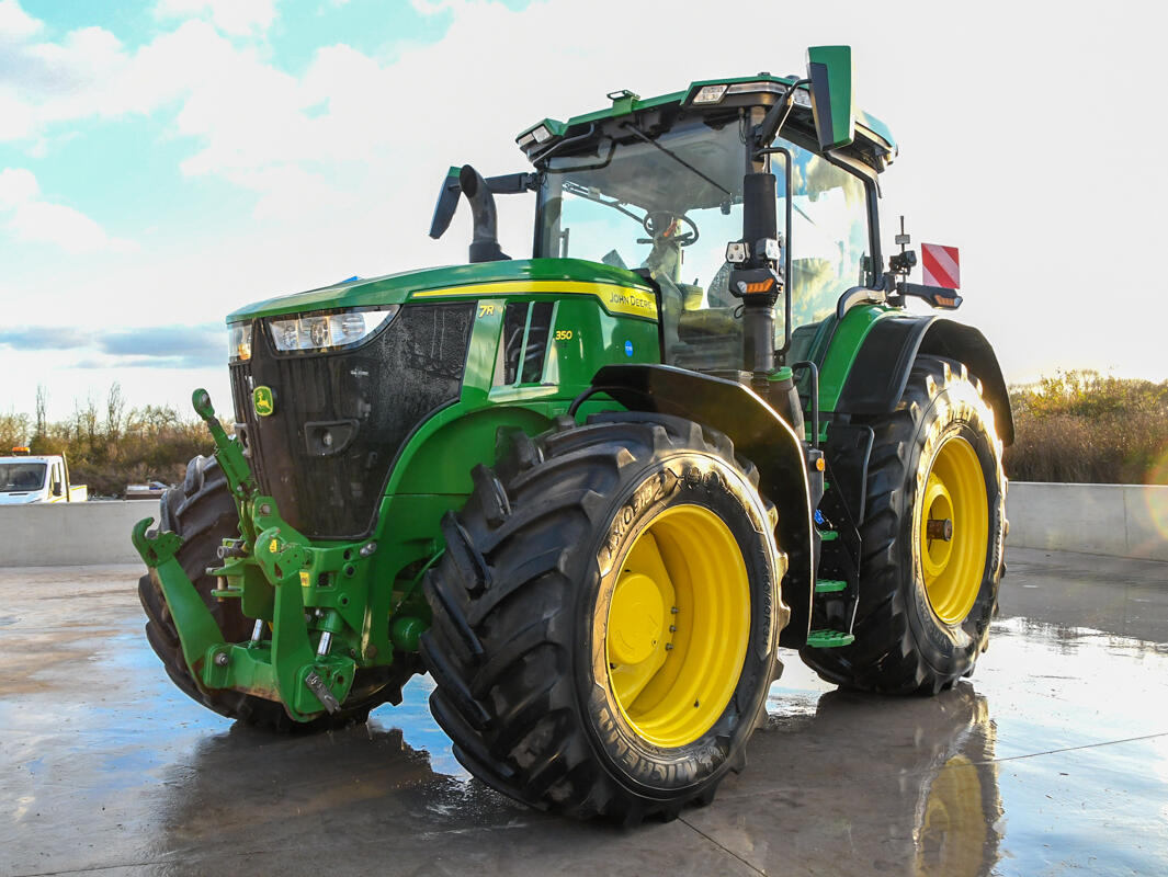 John Deere 7R350