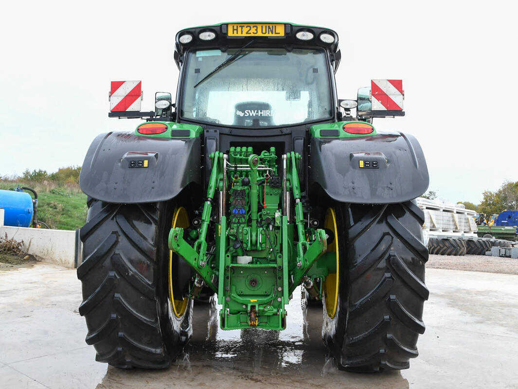 John Deere 6R215