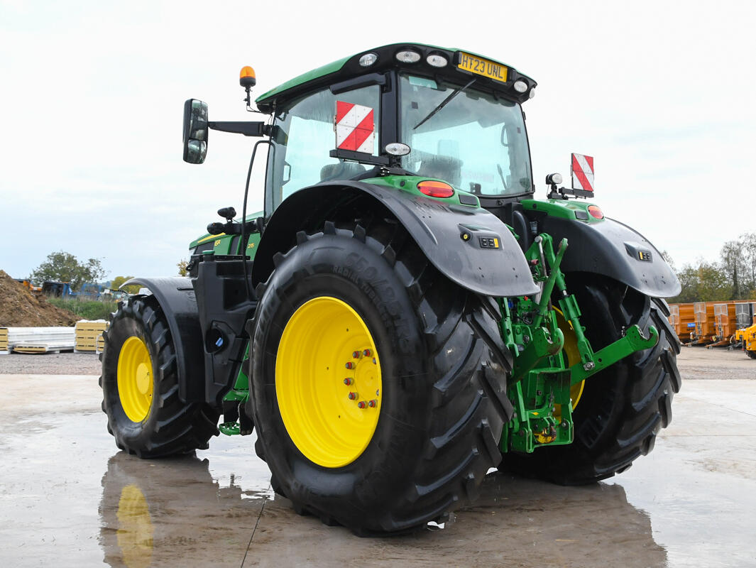 John Deere 6R215