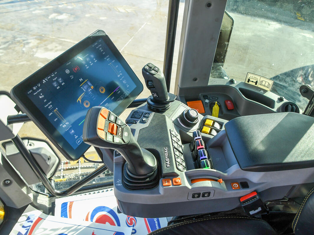 JCB 4220 iCON Tractor