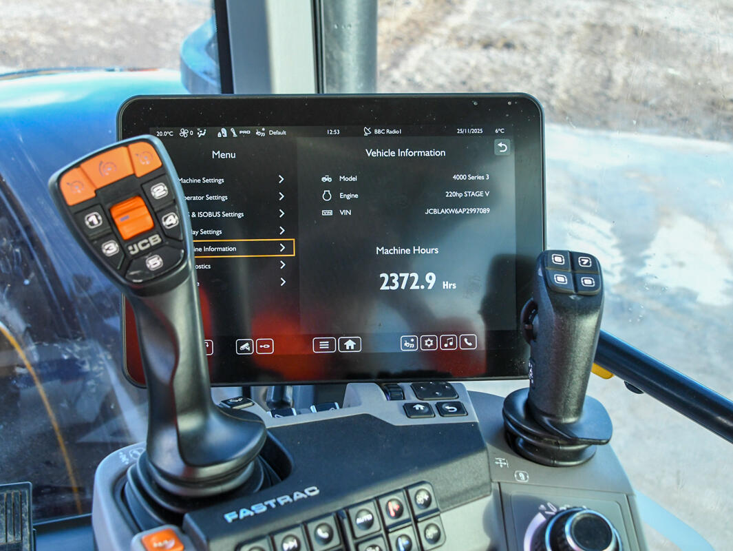 2023 JCB 4220iCON Fastrac