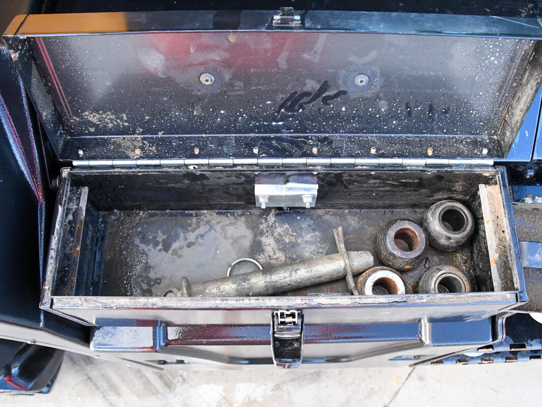 2023 JCB 4220iCON Fastrac