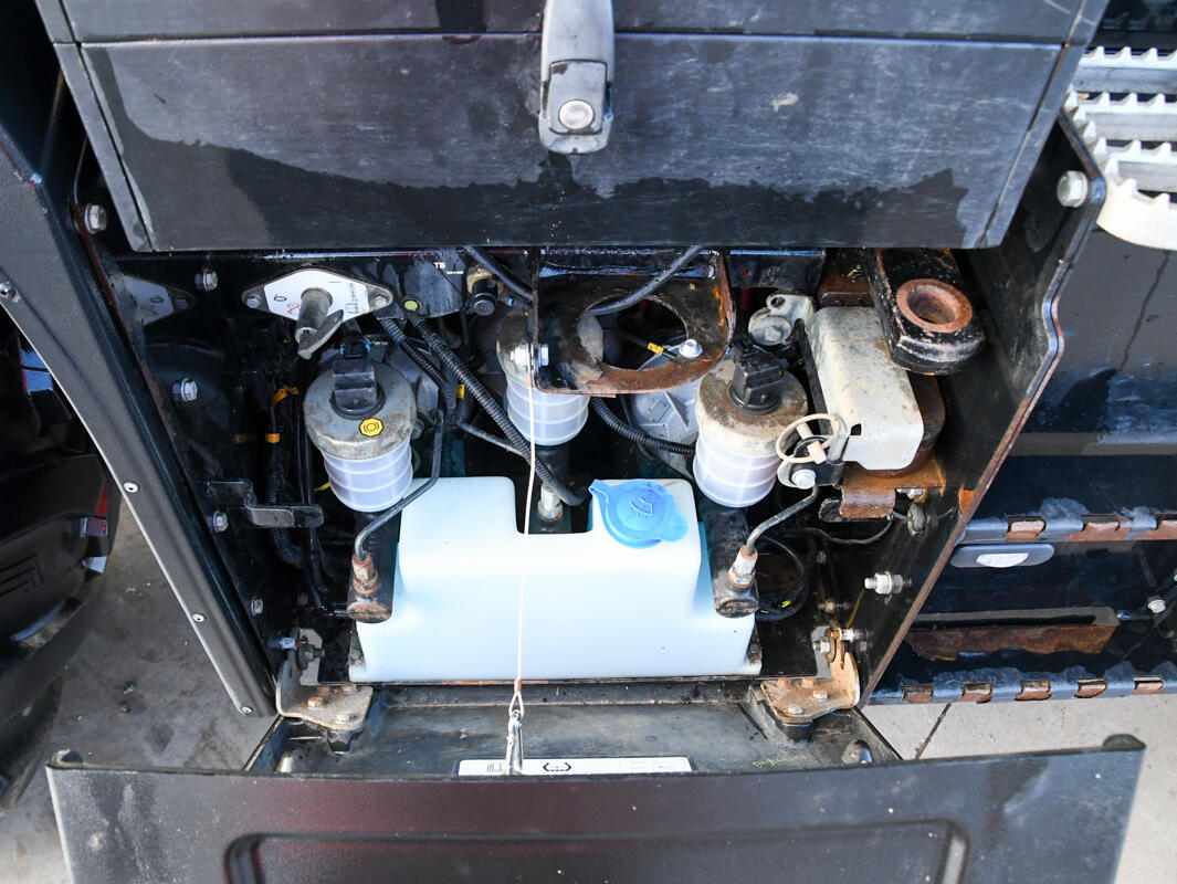 2023 JCB 4220iCON Fastrac