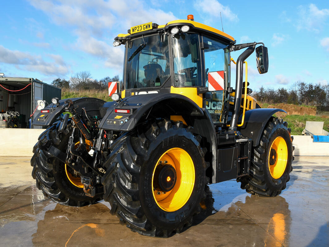 2023 JCB 4220iCON Fastrac